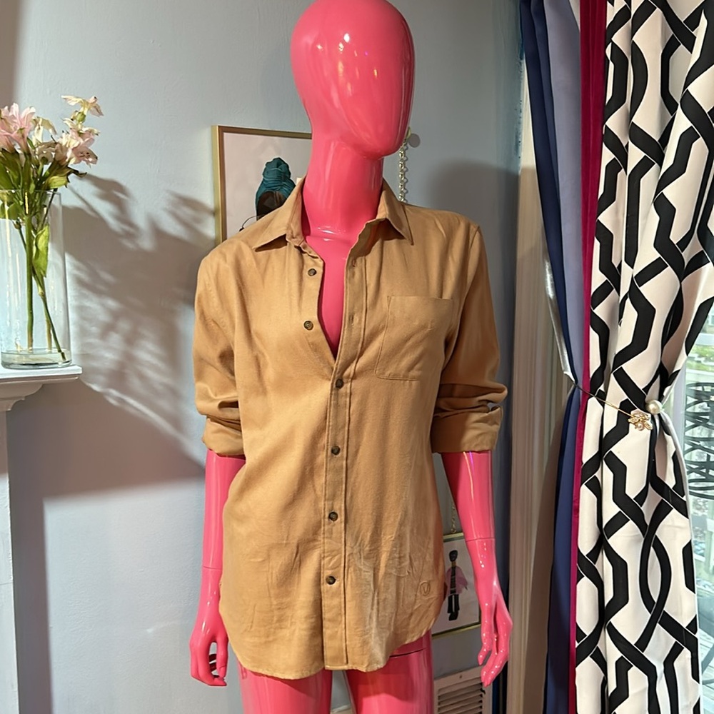 NWT Men’s XS (fits a small as well) VINCE Button-Up Shirt